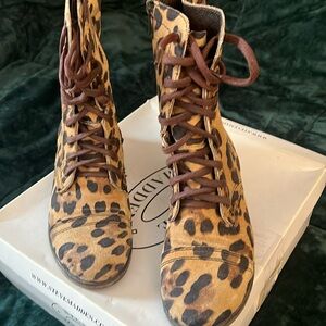 Steve Madden Leopard Print Tropper - Size 8- Worn Once